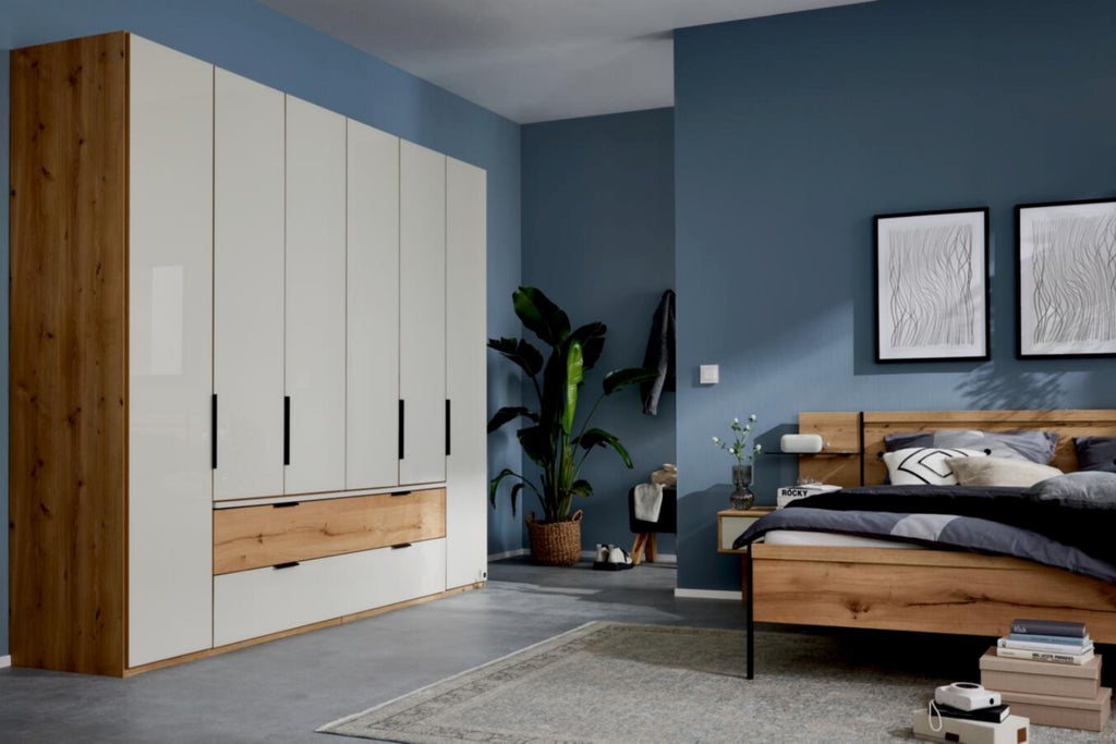 Komplettes Schlafzimmer in Beige-Grau mit heller Eiche