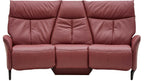 Dreisitziges dunkelrotes Ledersofa mit hoher Rückenlehne, geteilten Polstern, gepolsterten Sitzflächen, Armlehnen und schlanken Füßen.