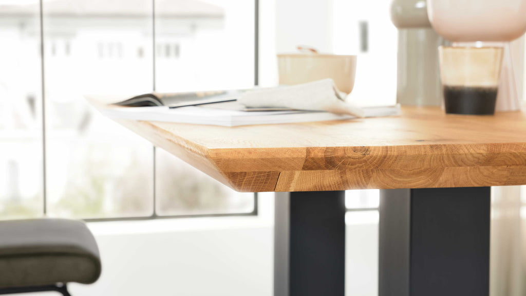 Interliving Bartisch Serie 5104, mit Tischplatte aus heller Wildeiche und schwarzem Metallgestell