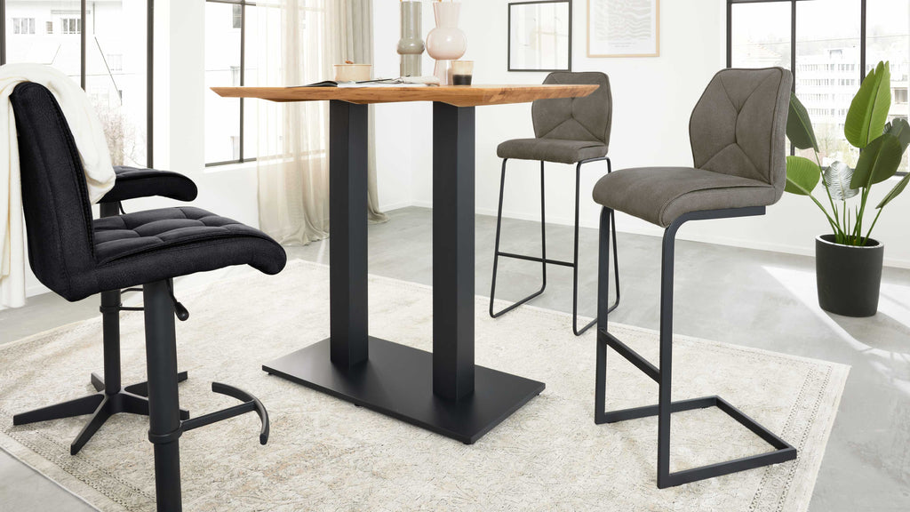 Interliving Bartisch Serie 5104, mit Tischplatte aus heller Wildeiche und schwarzem Metallgestell