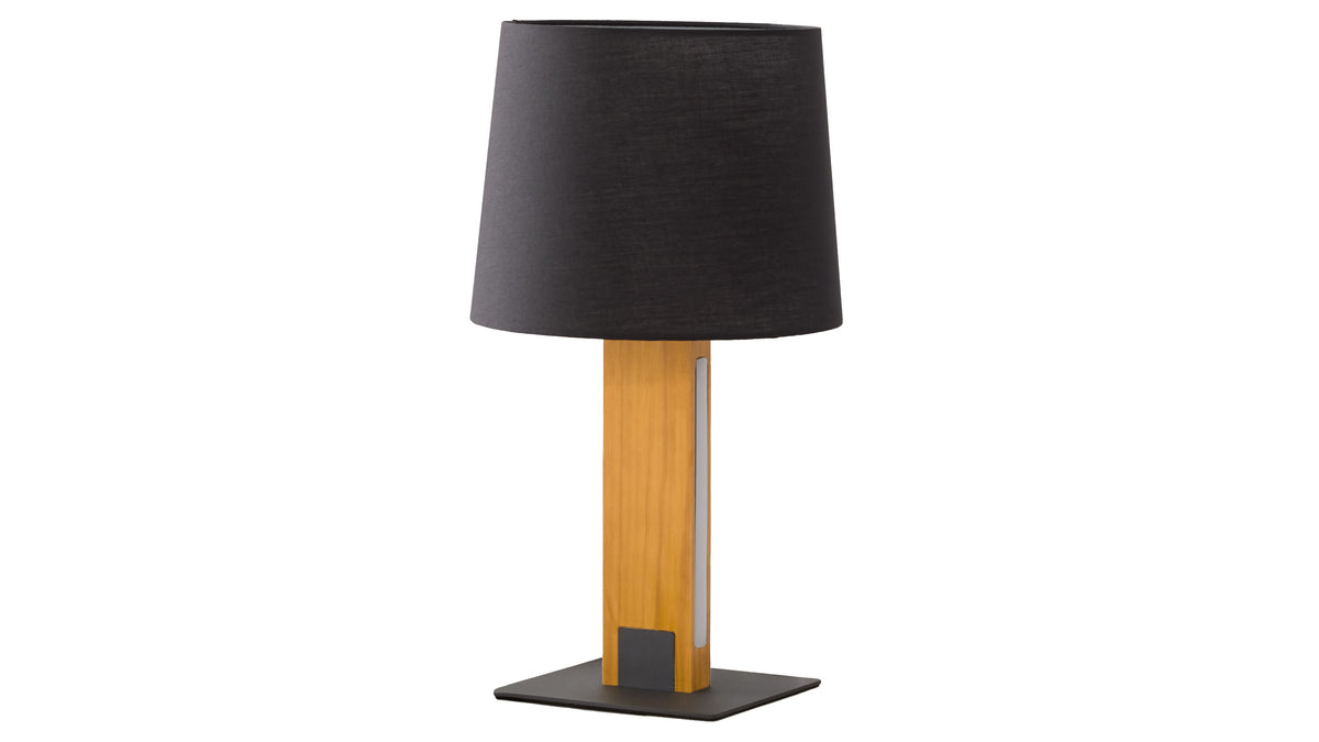 Tischlampe mit schwarzem konischem Schirm, rechteckigem hellem Holzschaft mit seitlichem weißem Streifen und schwarzer Bodenplatte.