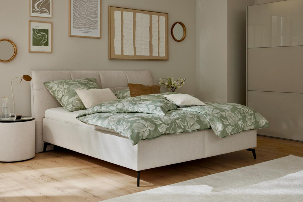 Polsterbett in Creme mit verstellbaren Lattenrostrahmen