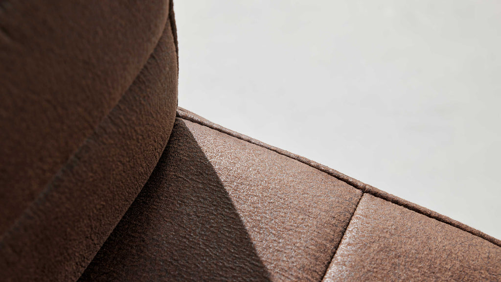 Interliving 5122 Barhocker mit braunem Bezug und gebürstetem Edelstahl-Tellerfuß