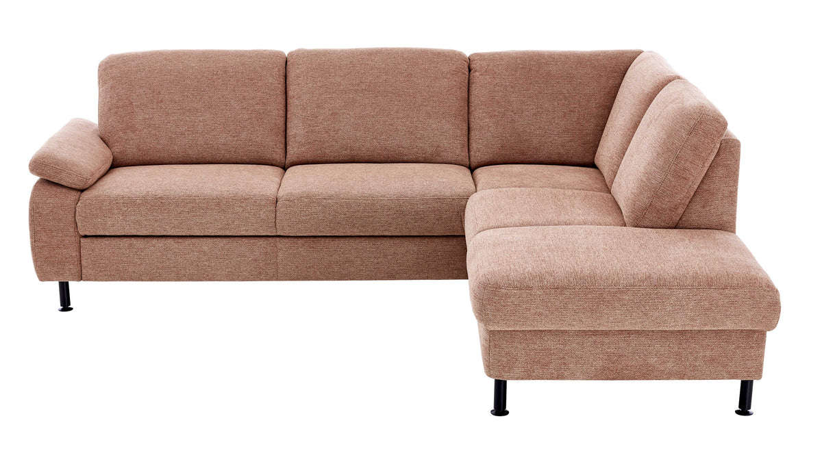 Ecksofa mit einer beigefarbenen, strukturierten Polsterung und einseitiger Armlehne, auf schwarzen Metallfüßen stehend.