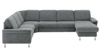 Ecksofa in Grau mit geraden Armlehnen und Kissenrücken, auf kurzen Metallfüßen, im modernen Design.