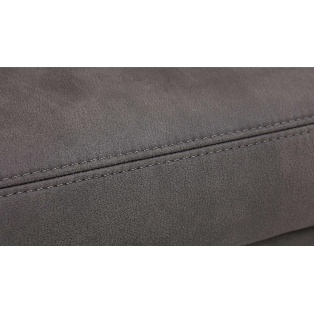 Nahaufnahme des Dreisitzers Modell 3200|SG Deluxe von Steinpol Polsteria, anthrazit, mit Ziernähten und optionalen Aluminiumfüßen.