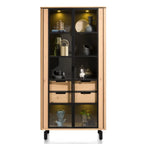 Habufa Vitrine 42240-NAL Livada: Vitrine aus Wildeiche mit Glastüren, Innenbeleuchtung, Schubladen und Metallakzenten.