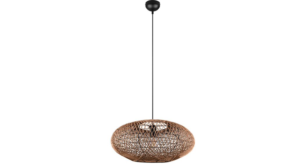 Eine hängende Lampe aus geflochtenem Material in runder Form mit einem schwarzen Aufhängungselement und einer Innenleuchte.