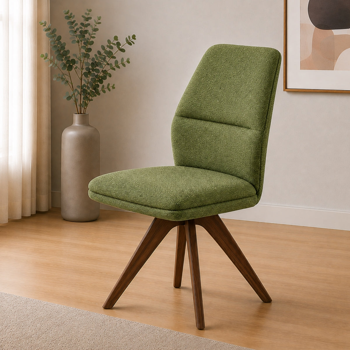 Der Polsterstuhl „Interliving 5102“ mit grünem Mikrofaserbezug von NIEHOFF SITZMÖBEL macht sich stilvoll im Esszimmer.