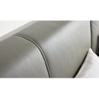 Nahaufnahme des grauen Lederkopfendes aus der HUKLA® Interliving Serie 1416, Polsterbettgestell 180 x 200 cm, mit Ziernähten.