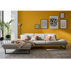Ecksofa Interliving 4460 von Steinpol Polsteria | IL in Silber mit schwarzen Metallfüßen, in modernem Design.