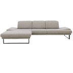 Ecksofa Interliving 4460 in Silber mit runden schwarzen Metallfüßen, von Steinpol Polsteria | Abb.