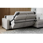 HUKLA® Comfortbetten | IL Interliving 4700 Eckkombination-Schlafsofa in der Farbe „Toni Silver“, teilweise ausgeklappt in einem modernen Raum.