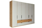Kleiderschrank mit beige-grauen Glasfronten, Eiche-Dekor und praktischen Schubladen