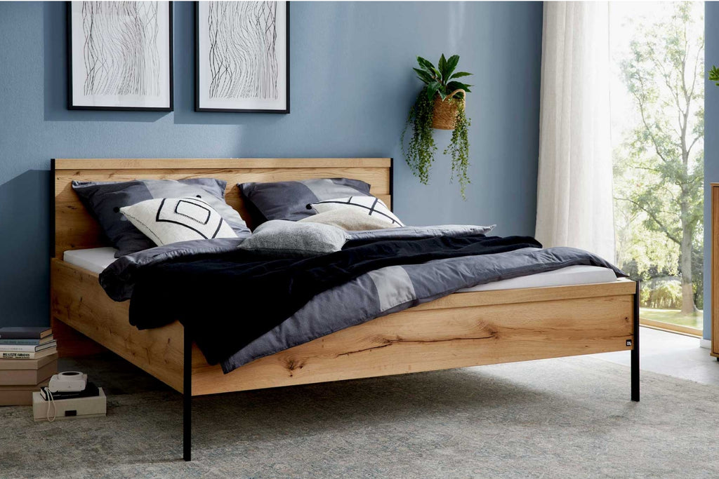 Komplettes Schlafzimmer in Beige-Grau mit heller Eiche
