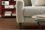 Interliving Serie 4066 Ecksofa mit grauem Stoffbezug und schwarzen Metallfüßen