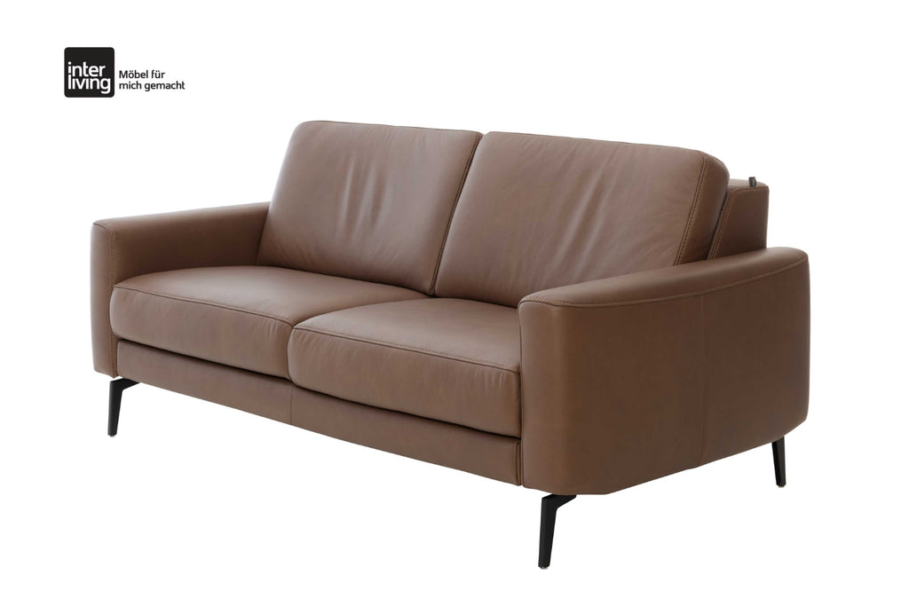 Interliving Serie 4066, 2-Sitzer-Sofa mit braunem Echtleder und mattschwarzen Metallfüßen