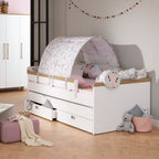 PAIDI Kira Kinderbettgestell in Kreideweiß/Eiche-Optik – stilvoll, praktisch und ideal für jedes Kinderzimmer.