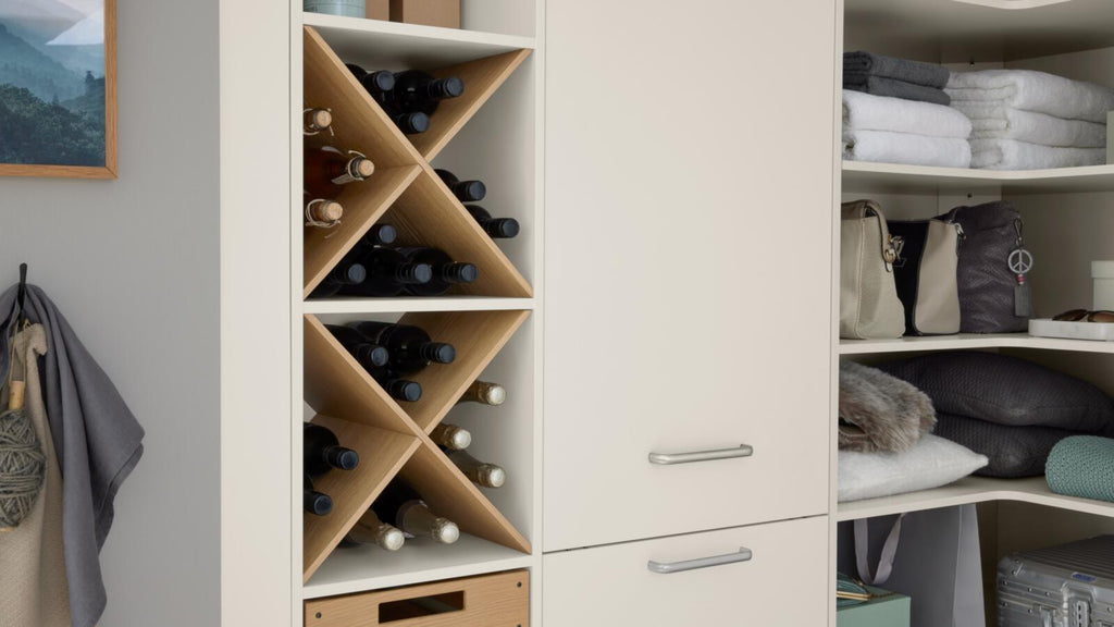 Schüller | WERT KÜCHE® Nova: Modernes Hauswirtschaftssystem, X-Weinregal und Ablagen für stilvolle Ordnung.