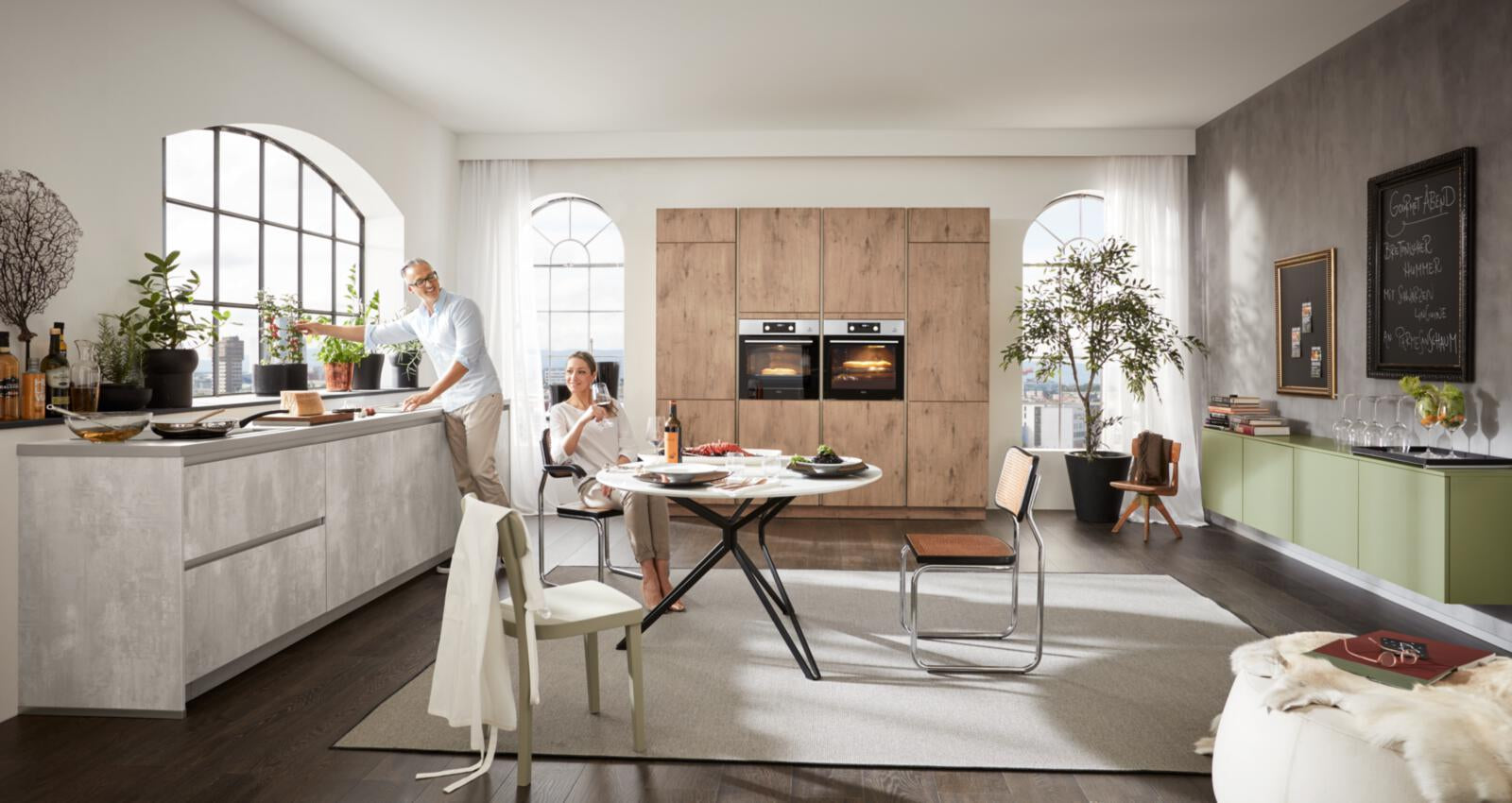 Stilvolles Kochen in der WERT KÜCHE® Ella von schüller – modernes, wohnliches Design mit harmonischem Farbkonzept.
