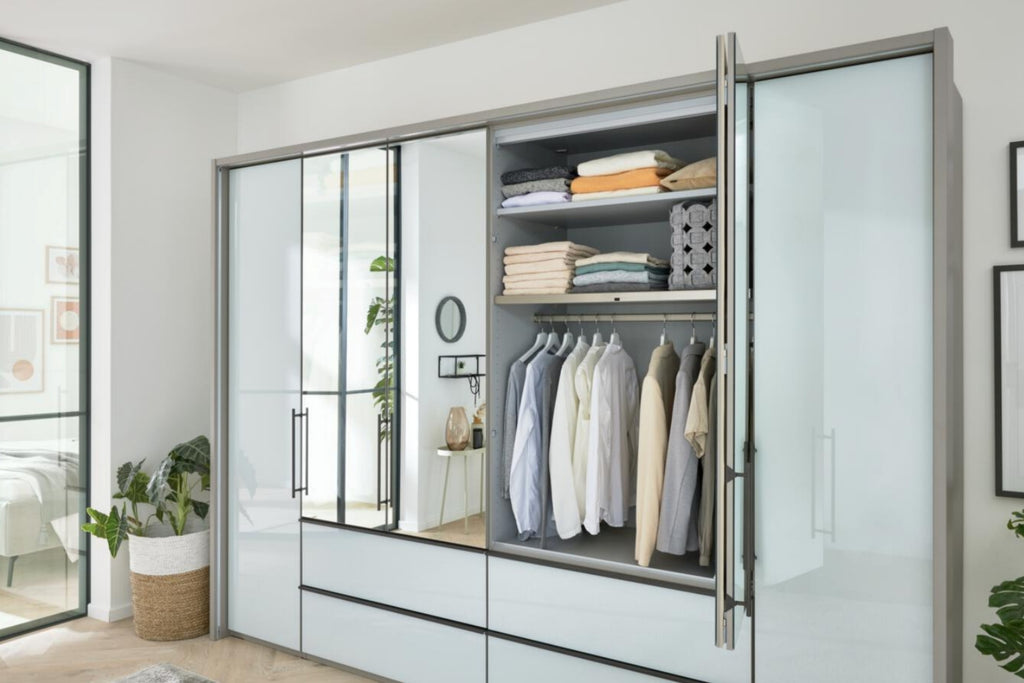 Kleiderschrank 276683 in Weiß mit Dreh- und Falttüren, Spiegeltüren und Schubladen