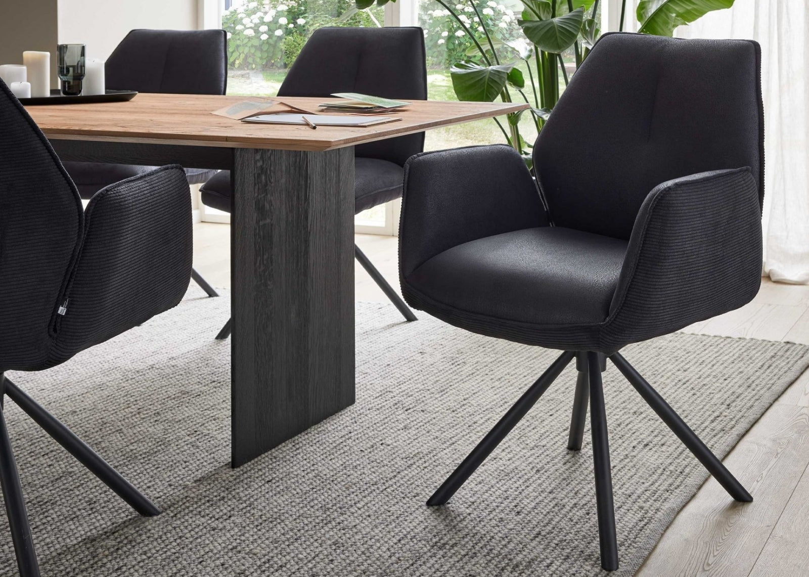 Interliving Esszimmer Serie 5116 – Armlehnstuhl mit Drehfunktion