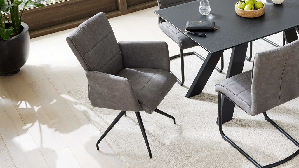 Interliving Essgruppe Serie 5122, mit modernen, grauen Freischwingern und Drehstühlen in Veloursoptik