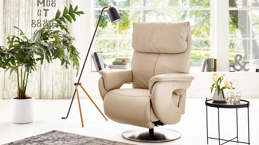 Beiges Leder, Himolla Comfortmaster 7304 – Easy-Swing-Sessel 31N, Drehsessel mit verstellbarer Kopfstütze.