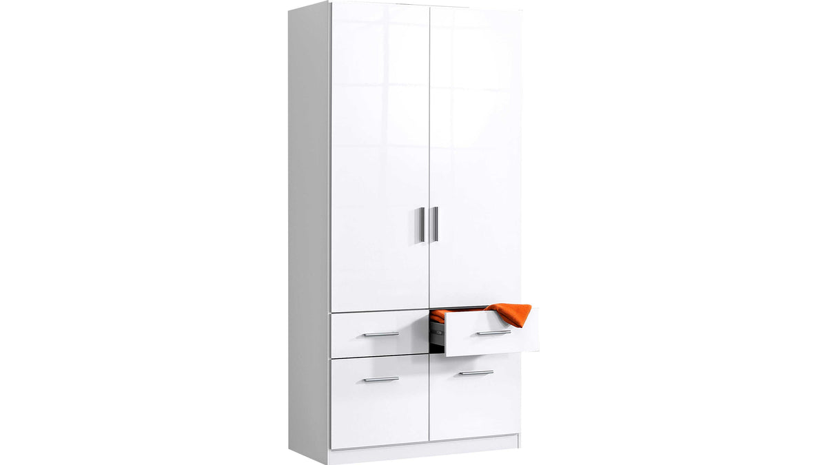 Hoher weißer Kleiderschrank Rauch BLUE von Celle mit zwei Türen über vier Schubladen, von denen eine offen ist.