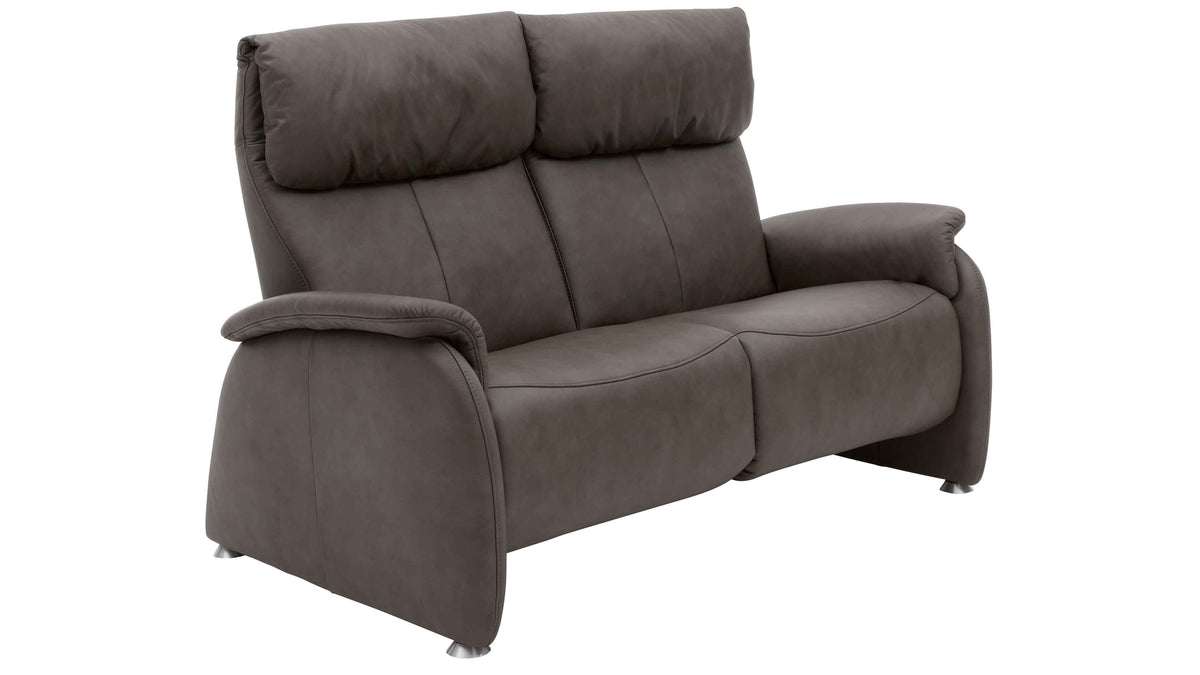 Grau gefüttertes Sofa mit zwei hohen Rückenlehnen, breiten Armlehnen und metallischen Füßen.