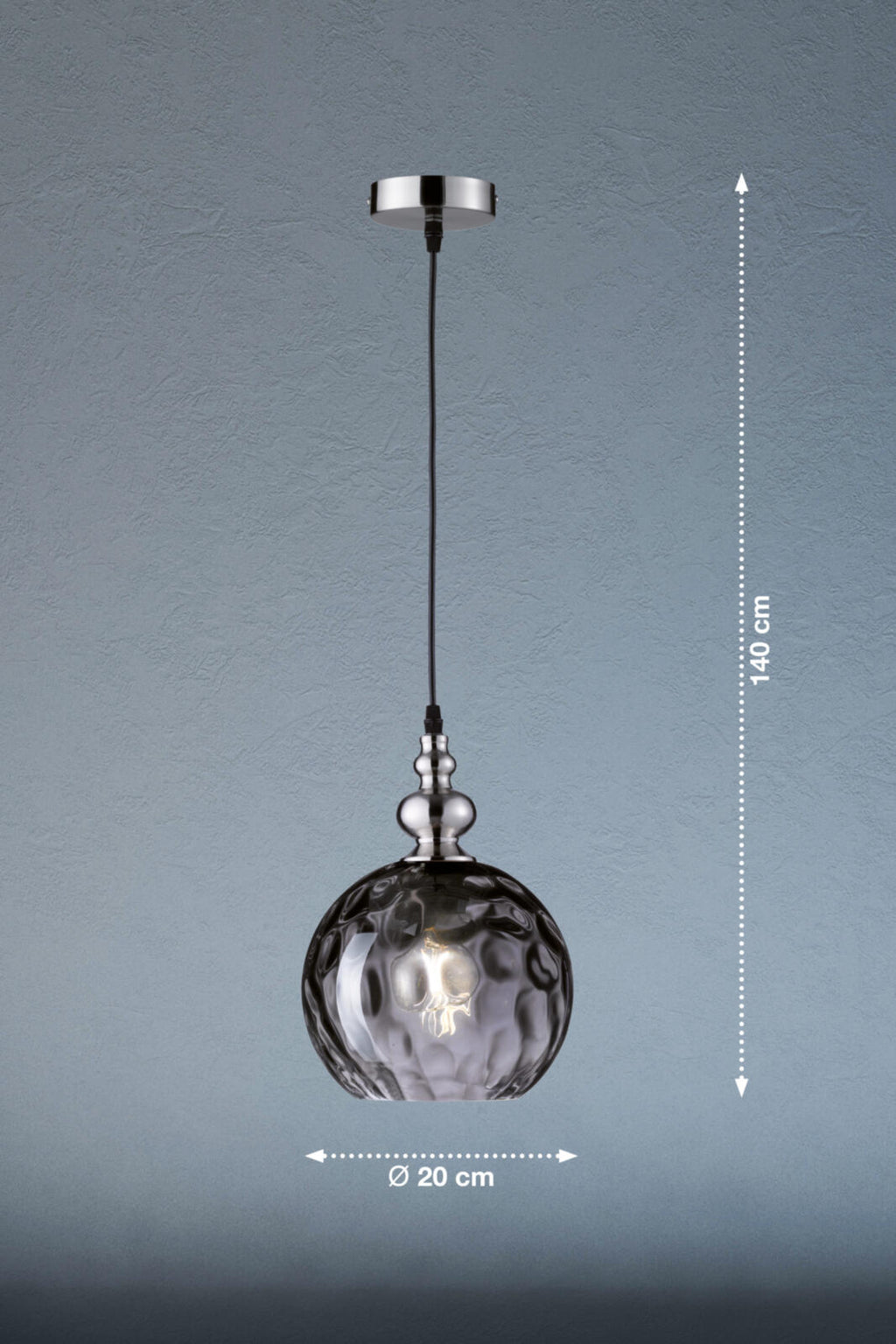 Fischer & Honsel Pendelleuchte L20 B20 D20_Glas rauchfarbig: eine Pendelleuchte aus rauchfarbenem Glas mit einer Halterung aus mattem Nickel.