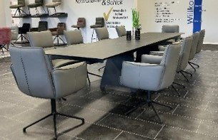 Interliving - 5123, Ausziehtisch mit Glas-Keramik-Oberfläche in Oxidoptik und schwarzem Metallgestell für moderne Esszimmer und flexible Platzgestaltung